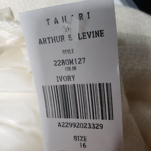 Tahari 3 Piece Set - Long Jacket with lovely brooch pin and skirt size 16 NWT - Picture 15 of 16